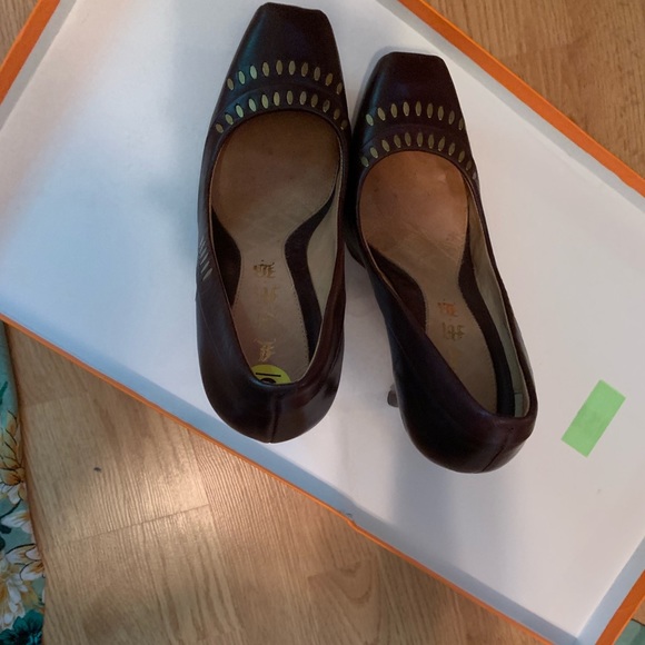 L.A.M.B size 9 chocolate brown and gold heels. - Picture 3 of 6
